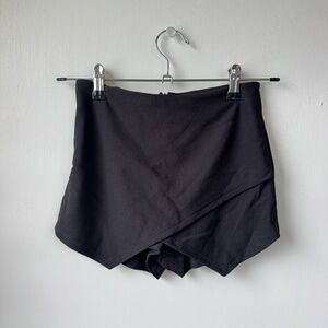 Black skort size small